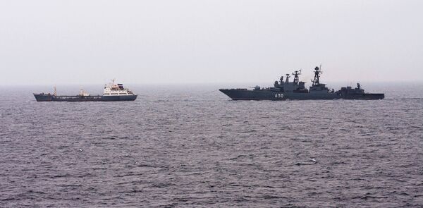 La frégate anti-sous-marine Admiral Tchabanenko et le pétrolier Elnia - Sputnik Afrique
