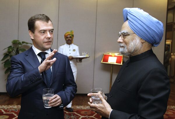 Le premier ministre indien Manmohan Singh et le président russe Dmitri Medvedev - Sputnik Afrique