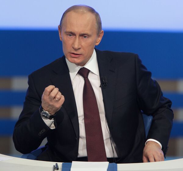 Présidentielle 2012: Poutine cultive le mystère autour de sa candidature  - Sputnik Afrique