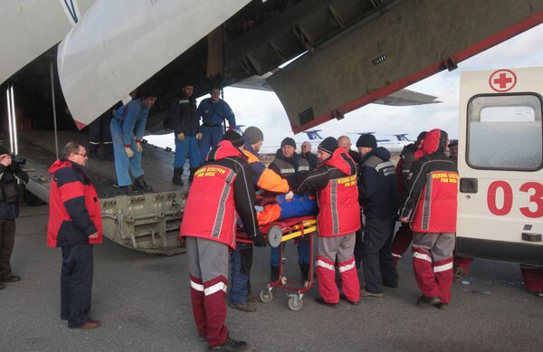Incendie à Perm: le premier avion avec blessés et brûlés à bord s'est posé à Moscou - Sputnik Afrique
