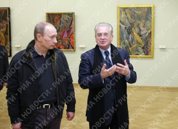 Vladimir Poutine au musée de l'Ermitage de Saint-Pétersbourg  - Sputnik Afrique