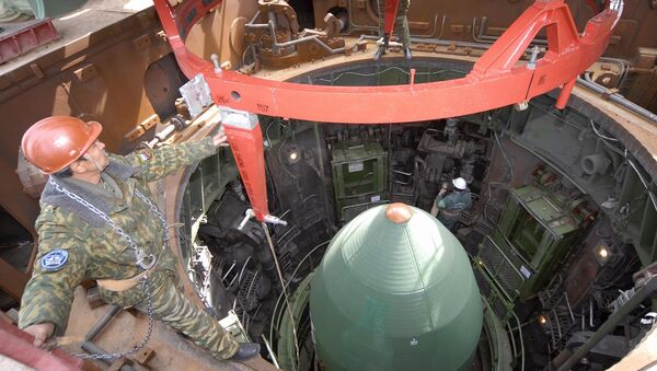 Mise en silo d'un missile balistique intercontinental - Sputnik Afrique