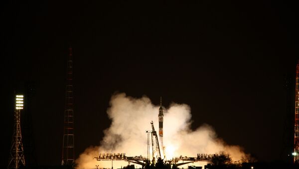 Un lanceur Soyouz-FG avec le vaisseau Soyouz TMA-17 décolle depuis le cosmodrome de Baïkonour - Sputnik Afrique