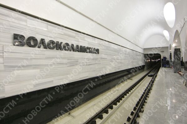 Les nouvelles stations du métro moscovite et leurs premiers passagers - Sputnik Afrique