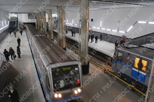 Les nouvelles stations du métro moscovite et leurs premiers passagers - Sputnik Afrique