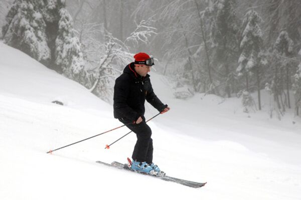 Le président russe Dmitri Medvedev à la  station de ski de Krasnaïa Poliana - Sputnik Afrique