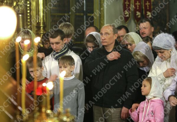 Poutine pendant un office de Noël à Kostroma - Sputnik Afrique
