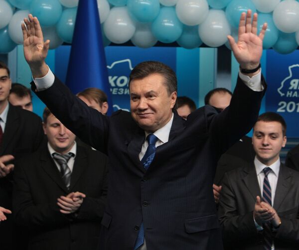 Présidentielle/Ukraine: Ianoukovitch devance Timochenko de 10 points (99,9% des bulletins) - Sputnik Afrique