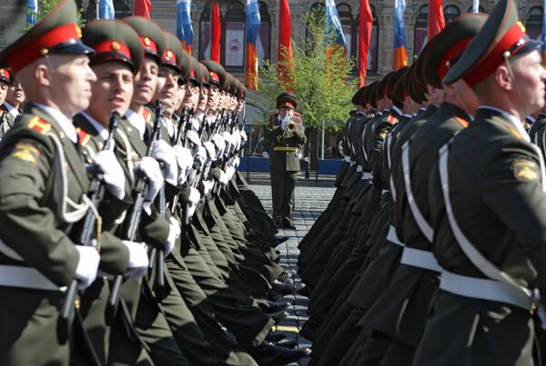 Victoire: des militaires US, britanniques et français défileront à Moscou - Sputnik Afrique
