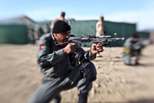 Afghanistan: un chasseur de l'Otan détruit par erreur un convoi policier - Sputnik Afrique