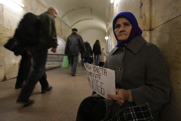 Vieille pauvre au métro du Moscou - Sputnik Afrique