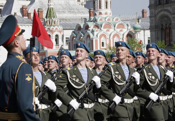 Parade du 9 mai à Moscou: Etats-Unis, Grande-Bretagne et France répondent présent  - Sputnik Afrique