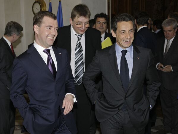 Les hommes d'affaires français sont bienvenus au Forum de Saint-Pétersbourg a déclaré Dmitri Medvedev - Sputnik Afrique