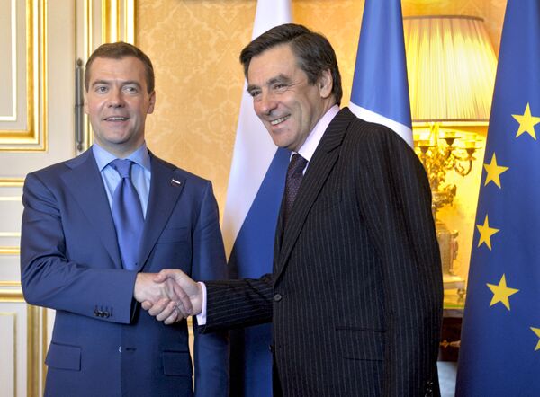 Dmitri Medvedev et François Fillon - Sputnik Afrique