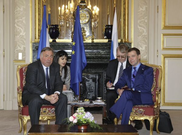 Medvedev en France: rencontres avec les présidents du Sénat et de l'Assemblée nationale - Sputnik Afrique