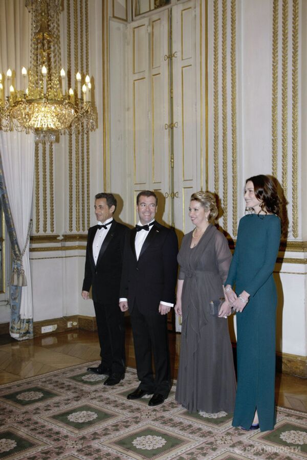 Svetlana et Dmitri Medvedev reçus à l'Élysée - Sputnik Afrique