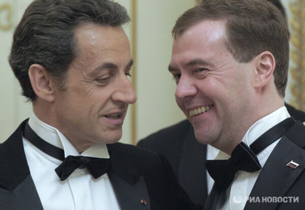 Svetlana et Dmitri Medvedev reçus à l'Élysée - Sputnik Afrique