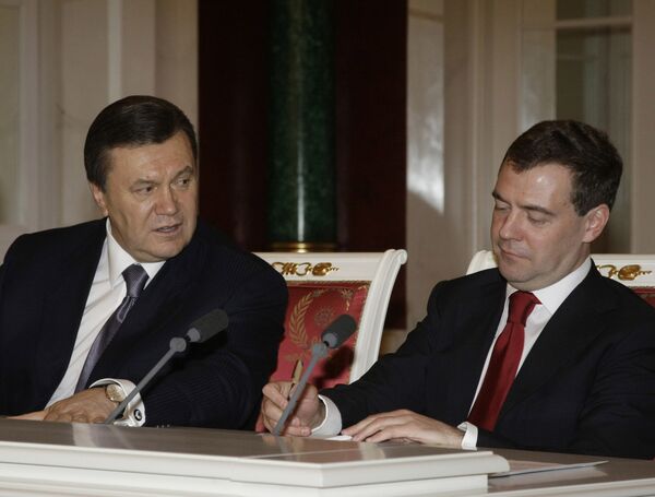Dmitri Medvedev lors d'une conférence de presse à Moscou avec son homologue Viktor Ianoukovitch - Sputnik Afrique