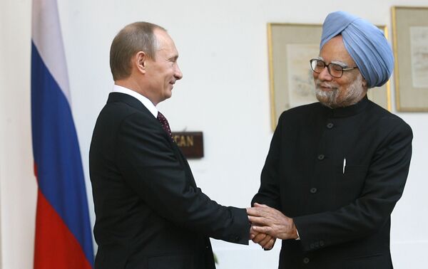 Le premier Vladimir Poutine à l'issue des négociations avec son homologue Manmohan Singh - Sputnik Afrique