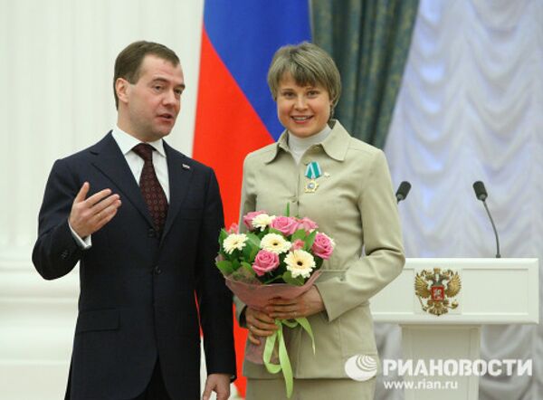 Dmitri Medvedev reçoit les champions olympiques au Kremlin - Sputnik Afrique