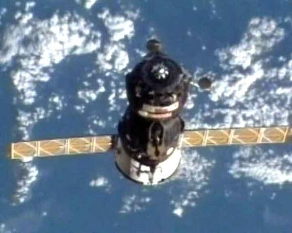 Espace: le Soyouz TMA-18 arrimé à l'ISS (TSOUP) - Sputnik Afrique