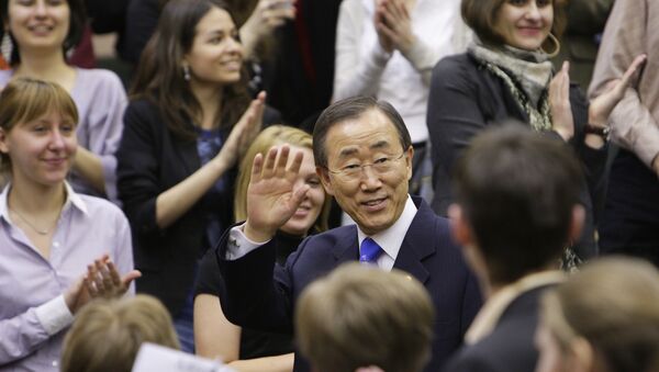 Secrétaire général de l'ONU-Tae Ban Ki-moon et les étudiants - Sputnik Afrique