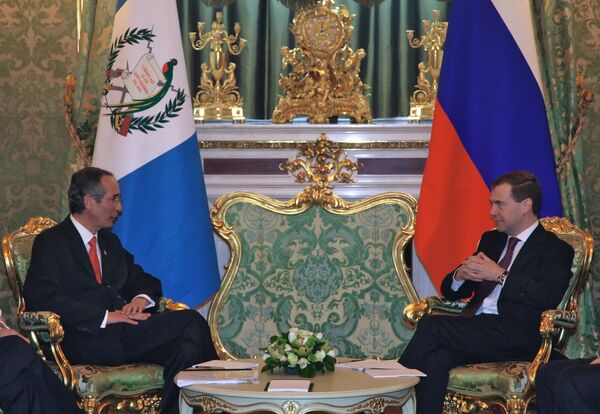 Les présidents Alvaro Colom et Dmitri Medvedev  - Sputnik Afrique