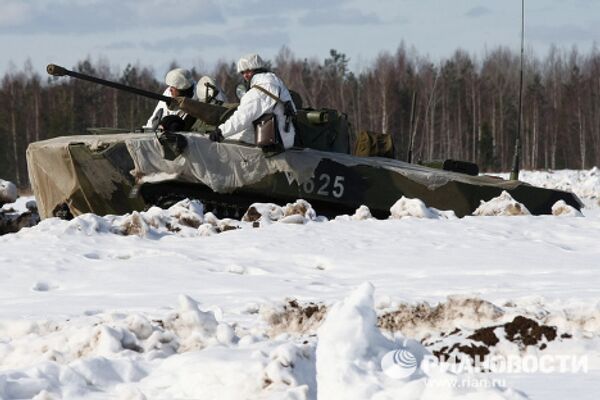 Les troupes aéroportées se sont entraînées à débarquer depuis des Il-76 - Sputnik Afrique