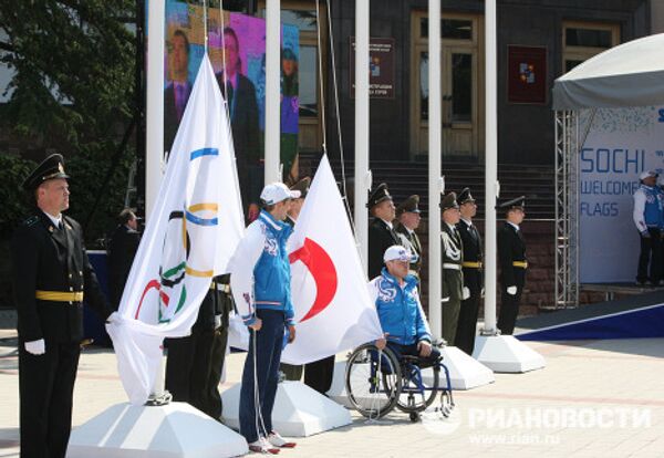 Les drapeaux olympique et paralympique hissés à Sotchi - Sputnik Afrique