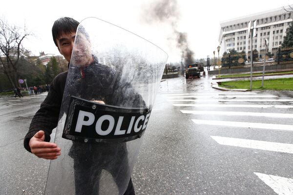 Kirghizstan: la police contrôlée par l'opposition - Sputnik Afrique