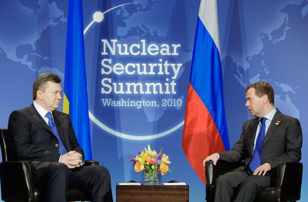 Le président russe Dmitri Medvedev lors d'une rencontre avec son homologue ukrainien Viktor Ianoukovitch - Sputnik Afrique
