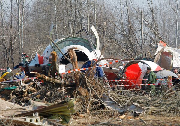 Crash de Smolensk: l'avion de Kaczynski a fait une seule tentative d'atterrissage  - Sputnik Afrique
