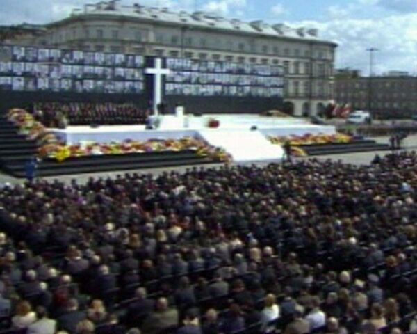 Des milliers de Polonais ont rendu hommage aux morts de Smolensk à Varsovie - Sputnik Afrique