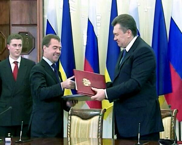 Moscou et Kiev signent les accords sur la Flotte et le gaz - Sputnik Afrique