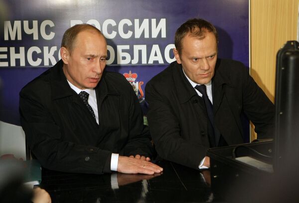Crash de Smolensk: Poutine et Tusk ont discuté du déroulement de l'enquête - Sputnik Afrique