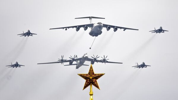 Avions militaires dans le ciel de la place Rouge  - Sputnik Afrique