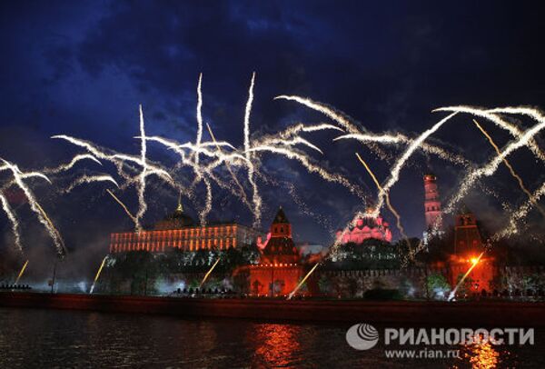 Fête de la Victoire: féerie dans le ciel de Moscou - Sputnik Afrique