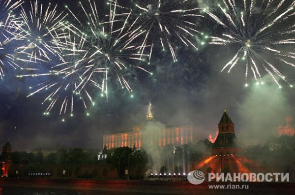 Fête de la Victoire: féerie dans le ciel de Moscou - Sputnik Afrique