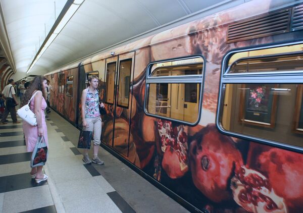 La rame Aquarelle, qui circule dans le métro de Moscou depuis 2007 - Sputnik Afrique