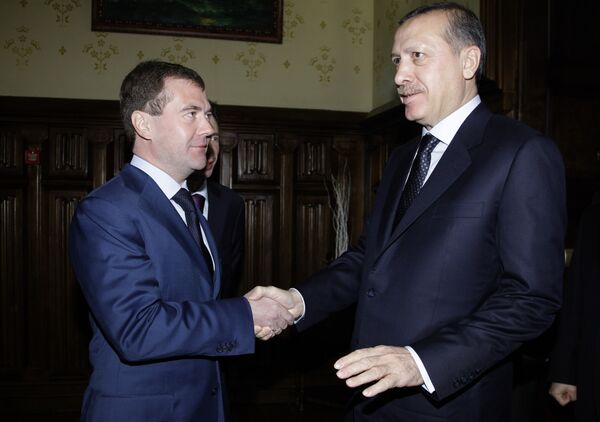 Le président russe Dmitri Medvedev et le premier ministre turc Recep Tayyip Erdogan. Archive - Sputnik Afrique