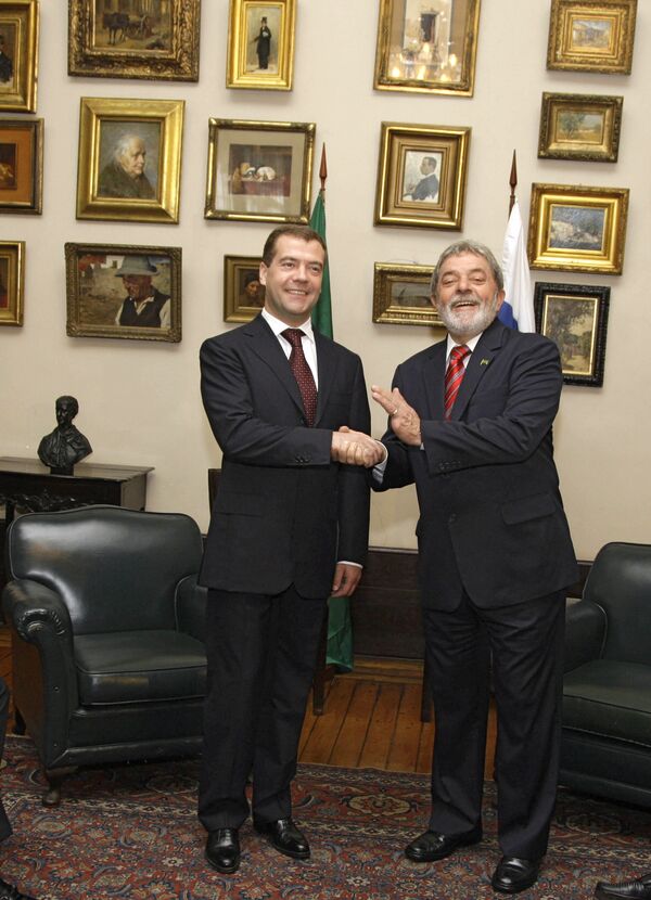Le président russe Dmitri Medvedev avec son homologue brésilien Luiz Inacio Lula. Archive - Sputnik Afrique