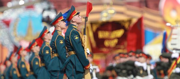 Défilé militaire consacré au 65e anniversaire de la Victoire dans la Seconde Guerre mondiale - Sputnik Afrique