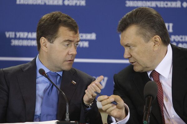 Les présidents russe et ukrainien Dmitri Medvedev et Viktor Ianoukovitch - Sputnik Afrique
