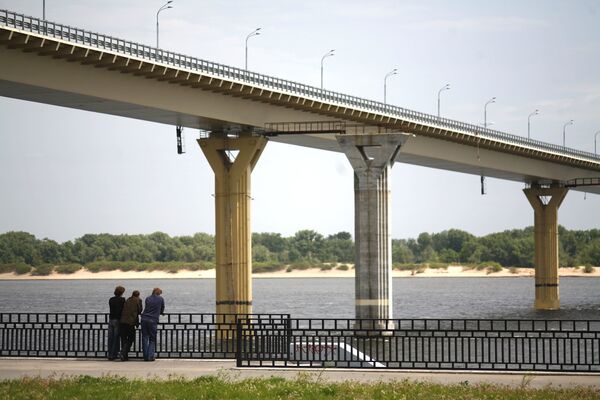 Un pont oscille sur la Volga: Medvedev ordonne une enquête - Sputnik Afrique