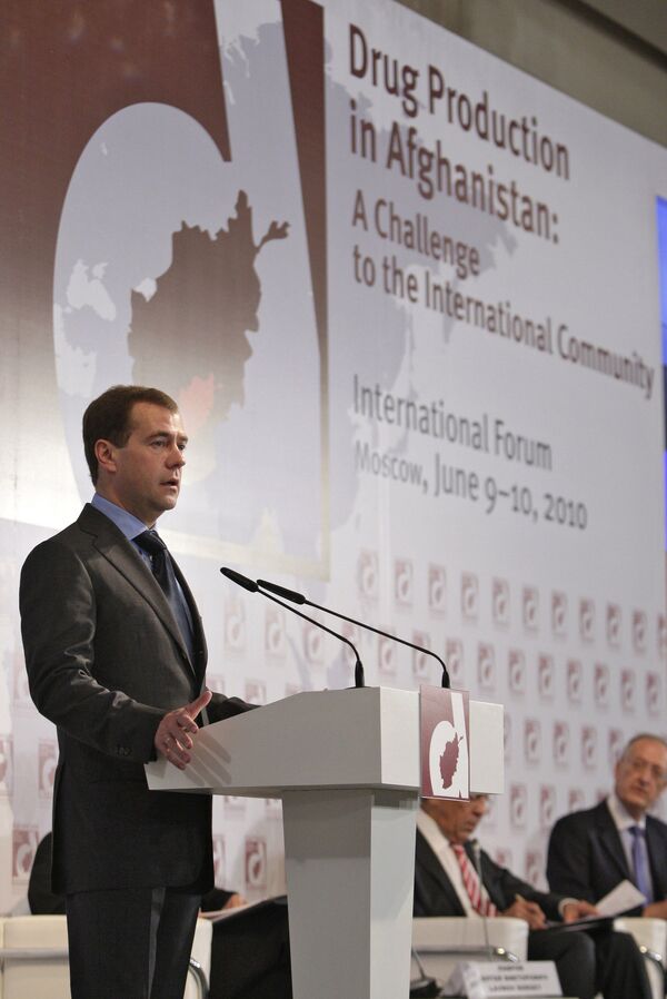 Le président russe Dmitri Medvedev lors du forum antidrogue à Moscou - Sputnik Afrique