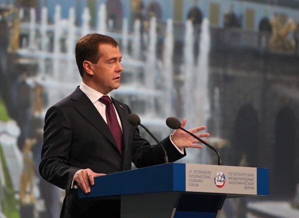 Le président russe Dmitri Medvedev lors du Forum économique de Saint-Pétersbourg - Sputnik Afrique