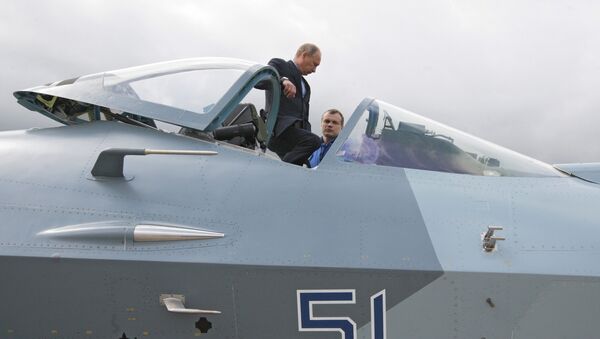 Vladimir Poutine devant le chasseur 5e génération - Sputnik Afrique