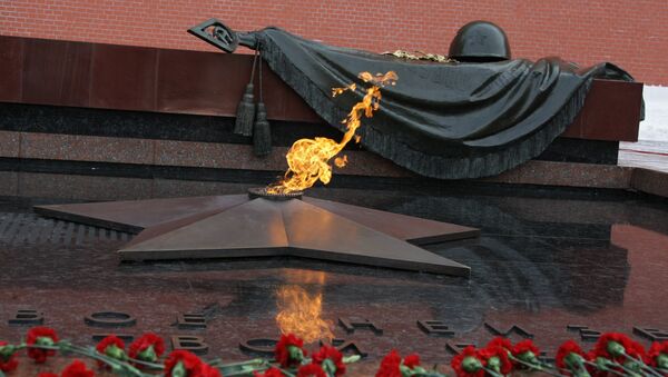 Церемония возвращения Вечного огня в Александровский сад - Sputnik Afrique