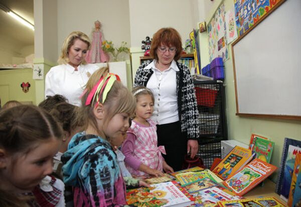 La first lady Svetlana Medvedev dans le centre culturel russe de San Francisco  - Sputnik Afrique
