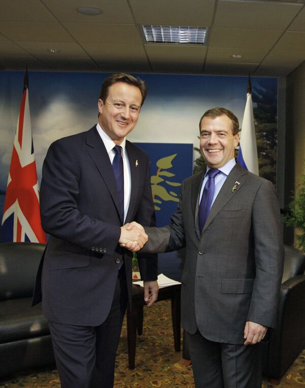 Le premier ministre britannique David Cameron et le président russe Dmitri Medvedev - Sputnik Afrique